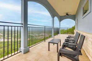 House (4 Bedrooms) | Front of property - Beautiful Lake Travis & Hill Country Views Home! (Leander)
