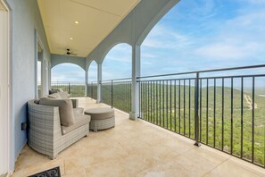 House (4 Bedrooms) | Interior - 3 Mi to Lake Travis! Group-friendly Hilltop Haven (Leander)