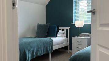 2 bedrooms, desk, iron/ironing board, travel crib