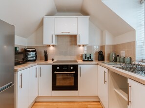 Fridge, microwave, oven, coffee/tea maker - St Johns Penthouse, Bridgnorth with free private parking (Bridgnorth)