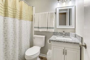 Interior - Tiger Town Retreat: Spacious Home for Groups! (Baton Rouge)