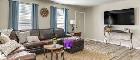 House (5 Bedrooms) | Interior