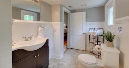 Updated Retreat Near James River & Dtwn Hopewell!
