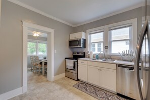 House (4 Bedrooms) | Interior