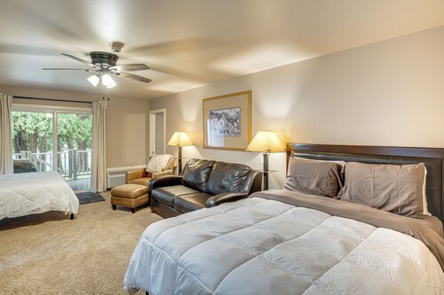 Walkable Lake Escape! Elkhart Lake Condo