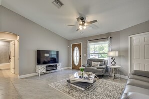House (3 Bedrooms) | Interior - Central Florida Retreat Near The Villages & Golf! (Summerfield)