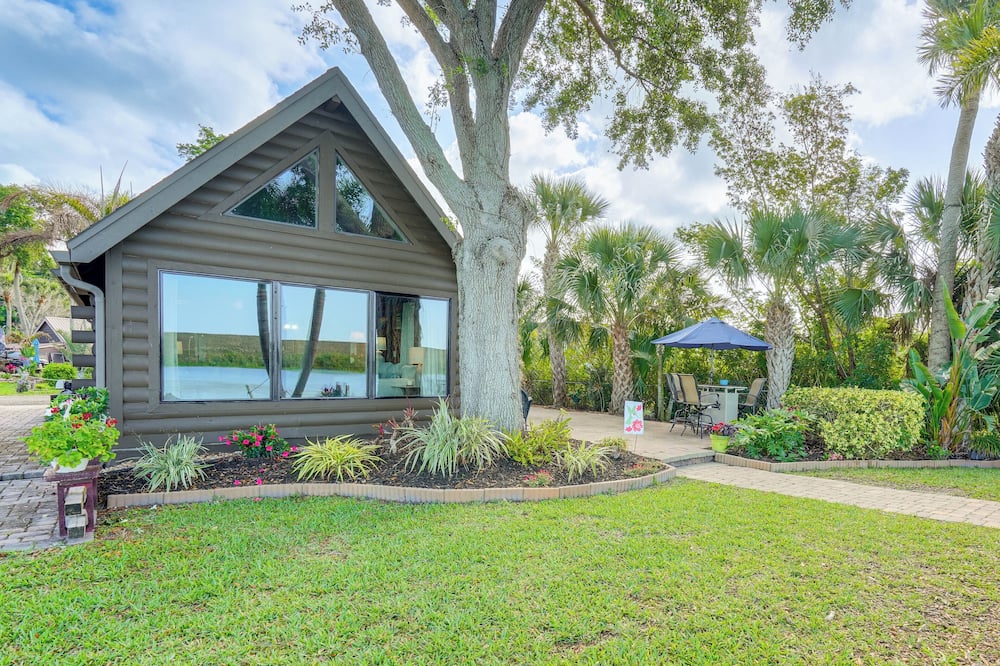 Dock & Views! Waterfront Cabin on Lake Okeechobee - Taylor Creek