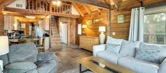 Dock & Views! Waterfront Cabin on Lake Okeechobee