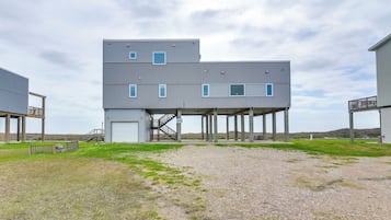 House (6 Bedrooms) | Interior