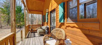 Log Cabin Near Dragon Trail at Hardy Dam!