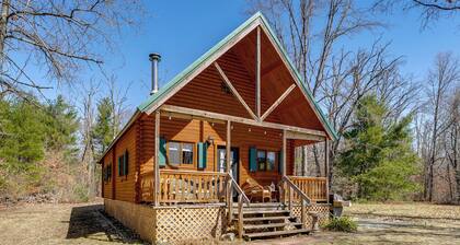 Log Cabin Near Dragon Trail at Hardy Dam!