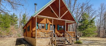 Log Cabin Near Dragon Trail at Hardy Dam!