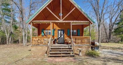 Log Cabin Near Dragon Trail at Hardy Dam!