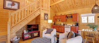 Log Cabin Near Dragon Trail at Hardy Dam!