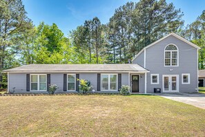 Apartment (0 Bedroom) | Interior - Explore Atl! Cozy Couple's Hideaway in Ellenwood (Ellenwood)
