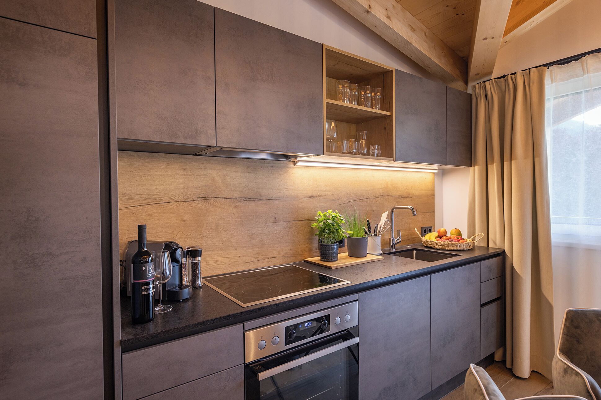 Deluxe Apartment, Balcony, Mountain View | Private kitchen