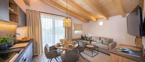 Signature Apartment, Balcony, Mountain View | Dining