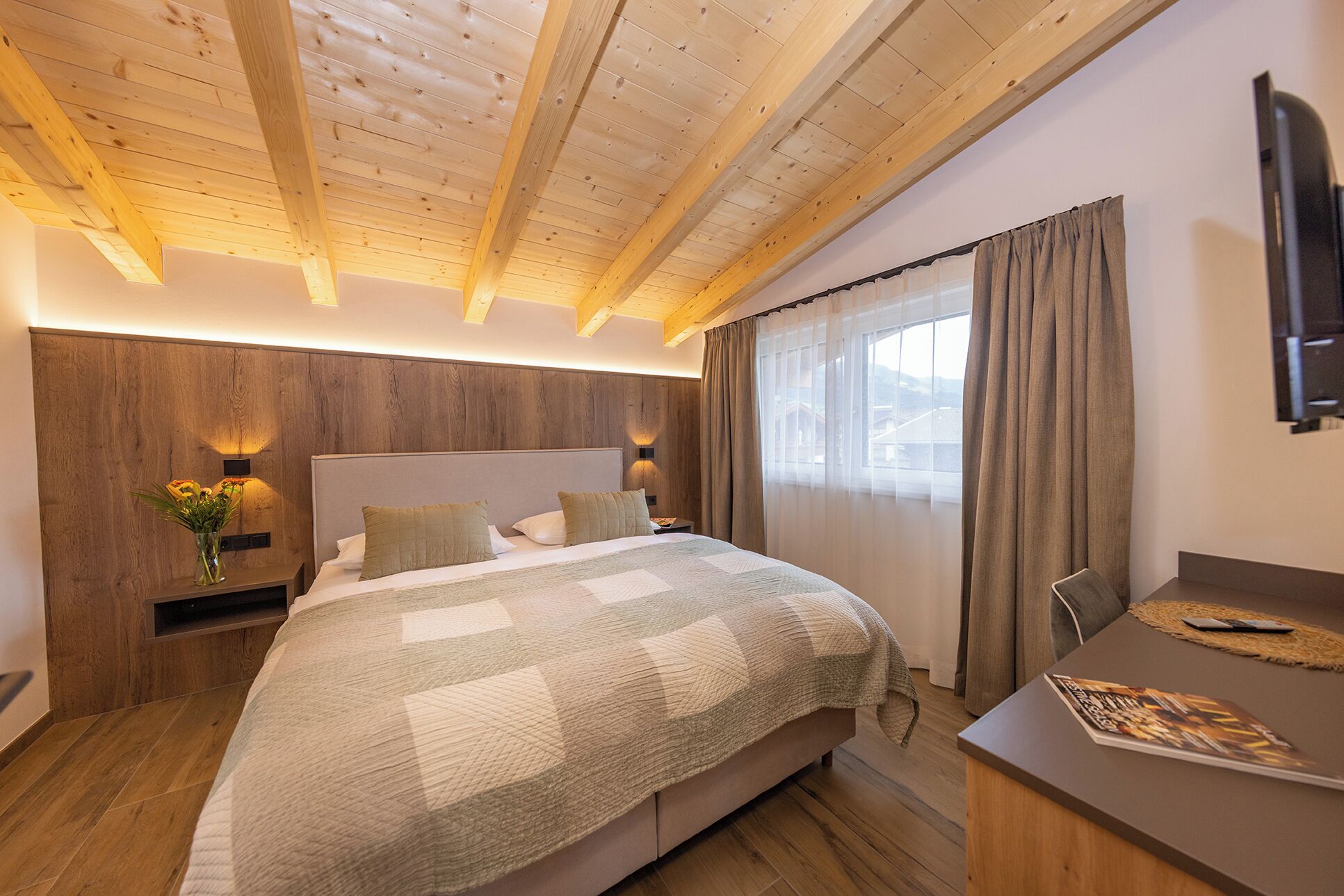 Deluxe Apartment, Balcony, Mountain View
