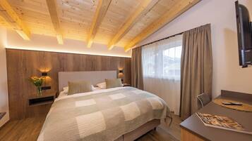 Deluxe Apartment, Balcony, Mountain View