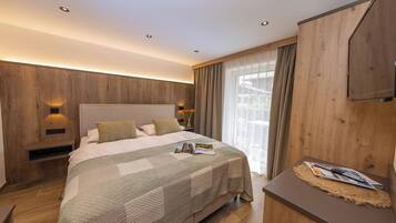 Classic Apartment, Balcony, Mountain View | Desk, laptop workspace, blackout curtains, soundproofing