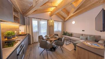 Deluxe Apartment, Balcony, Mountain View