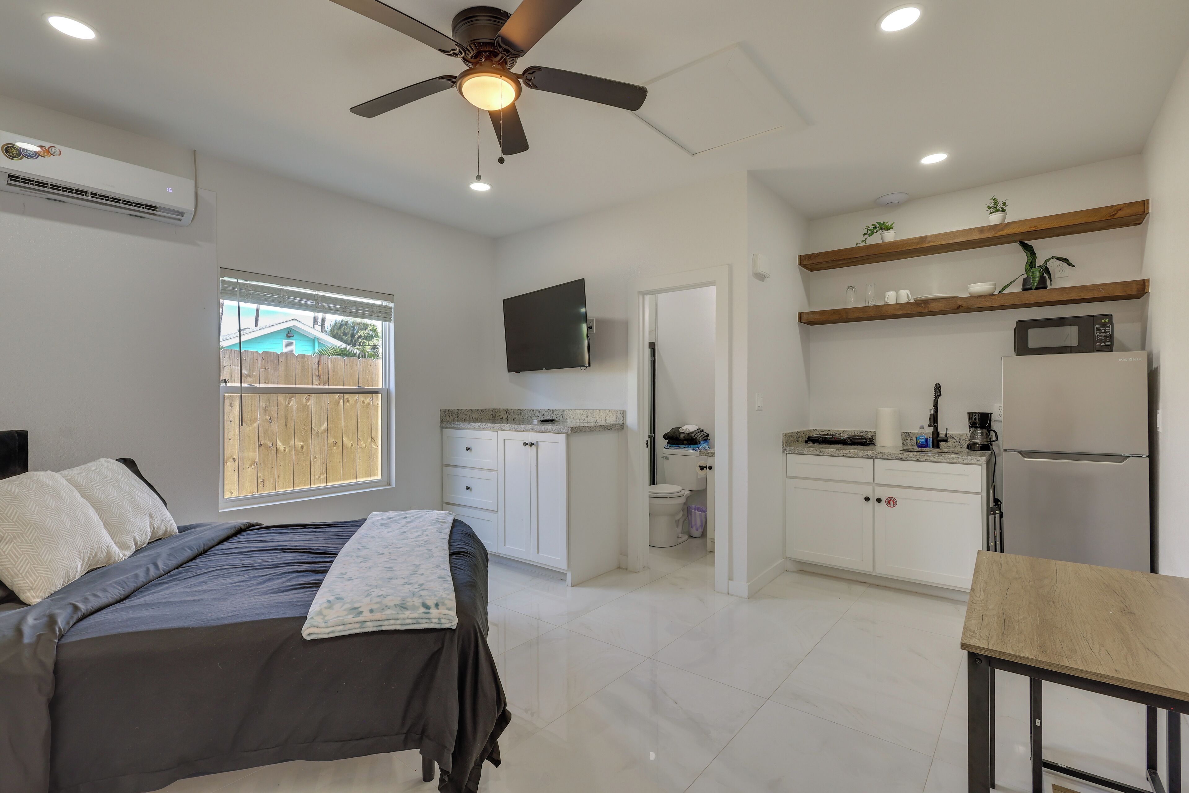 Apartment (0 Bedroom) | Interior