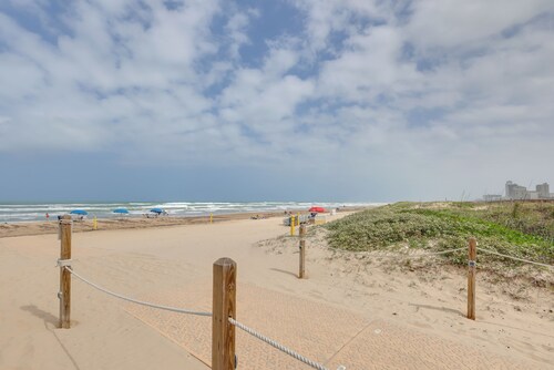 Community Pool! Walkable South Padre Island Studio