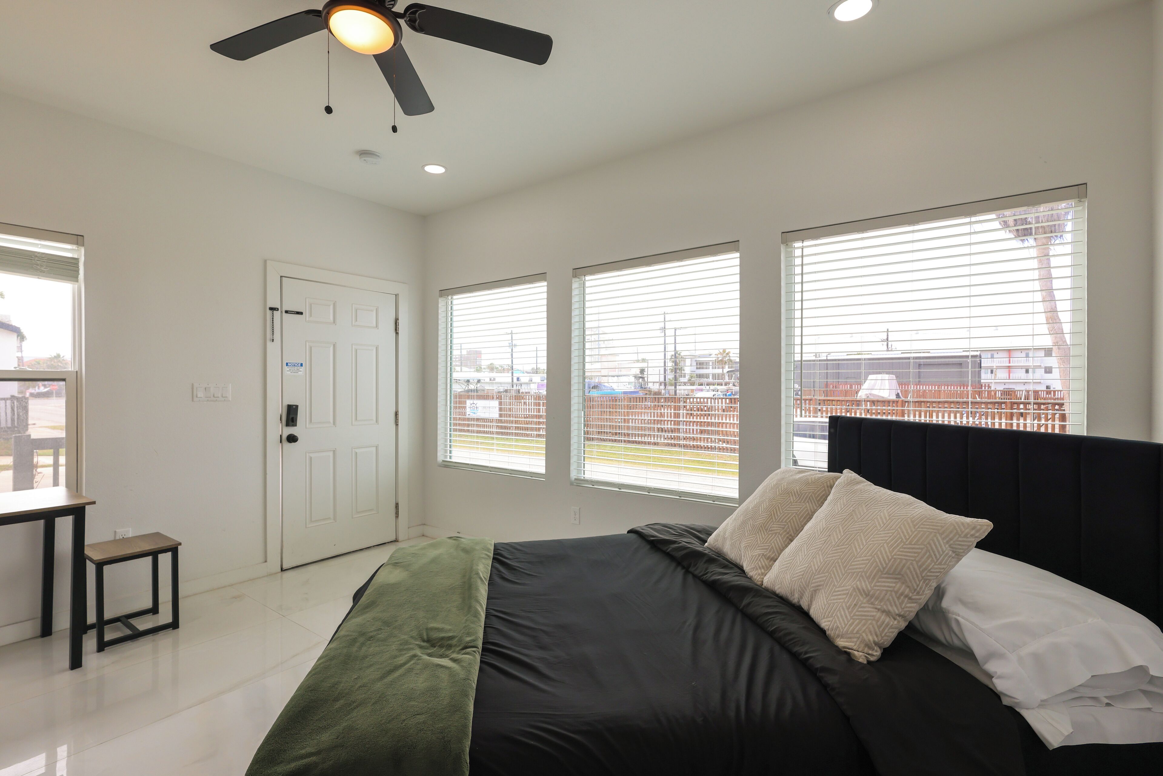 Apartment (0 Bedroom) | Interior