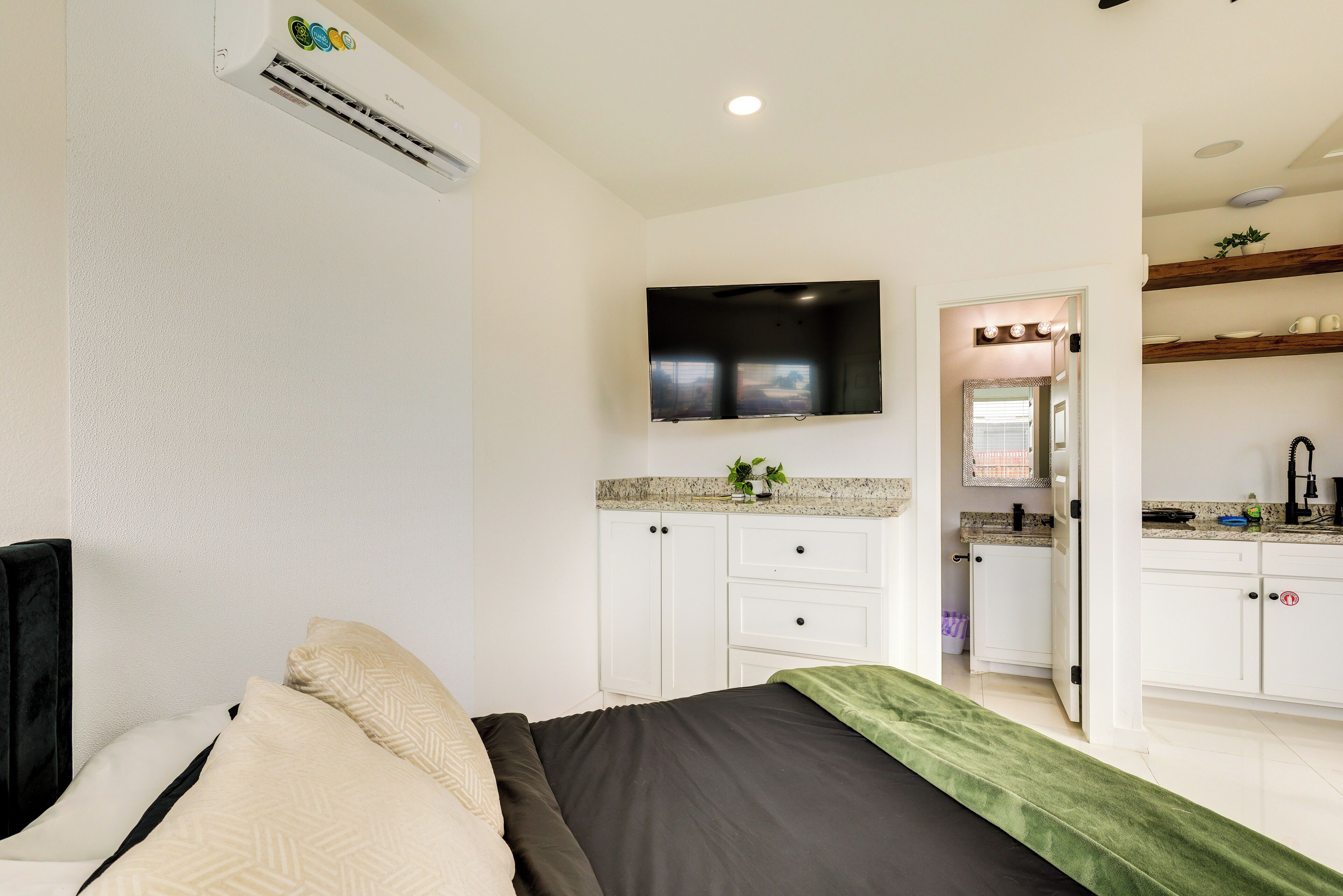 Apartment (0 Bedroom) | Interior