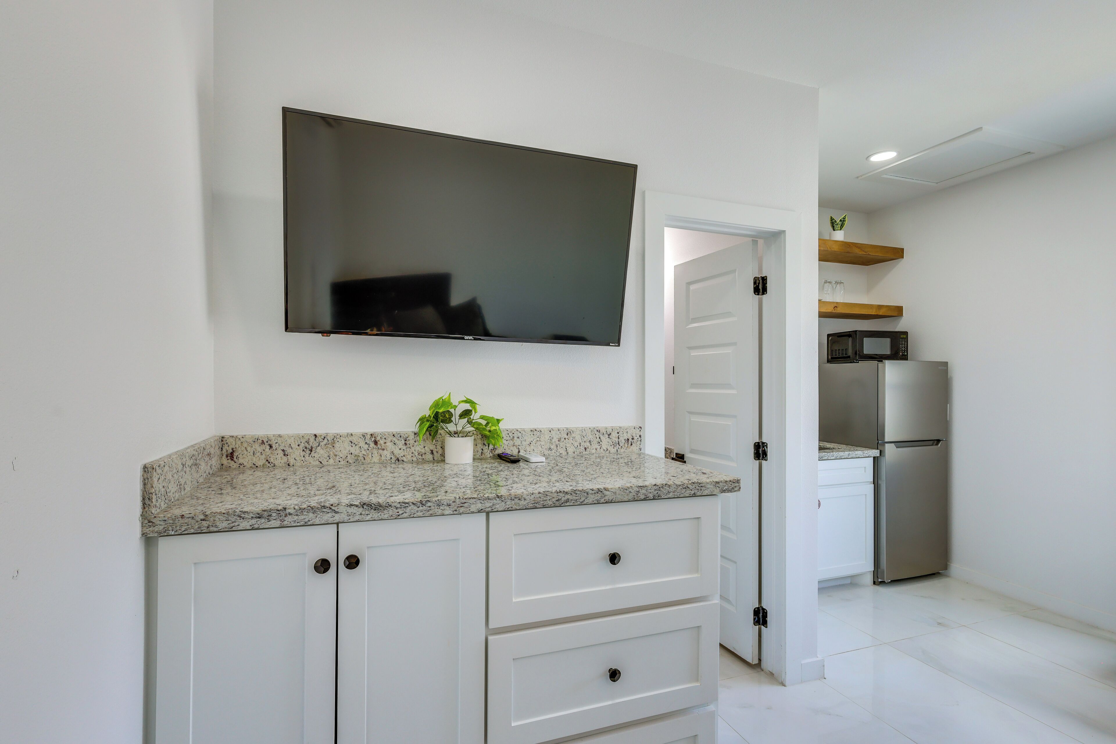 Apartment (0 Bedroom) | Interior