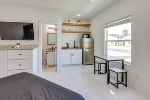 Apartment (0 Bedroom) | Interior - Pool Access & Prime Location! SPI Getaway for 2 (South Padre Island)
