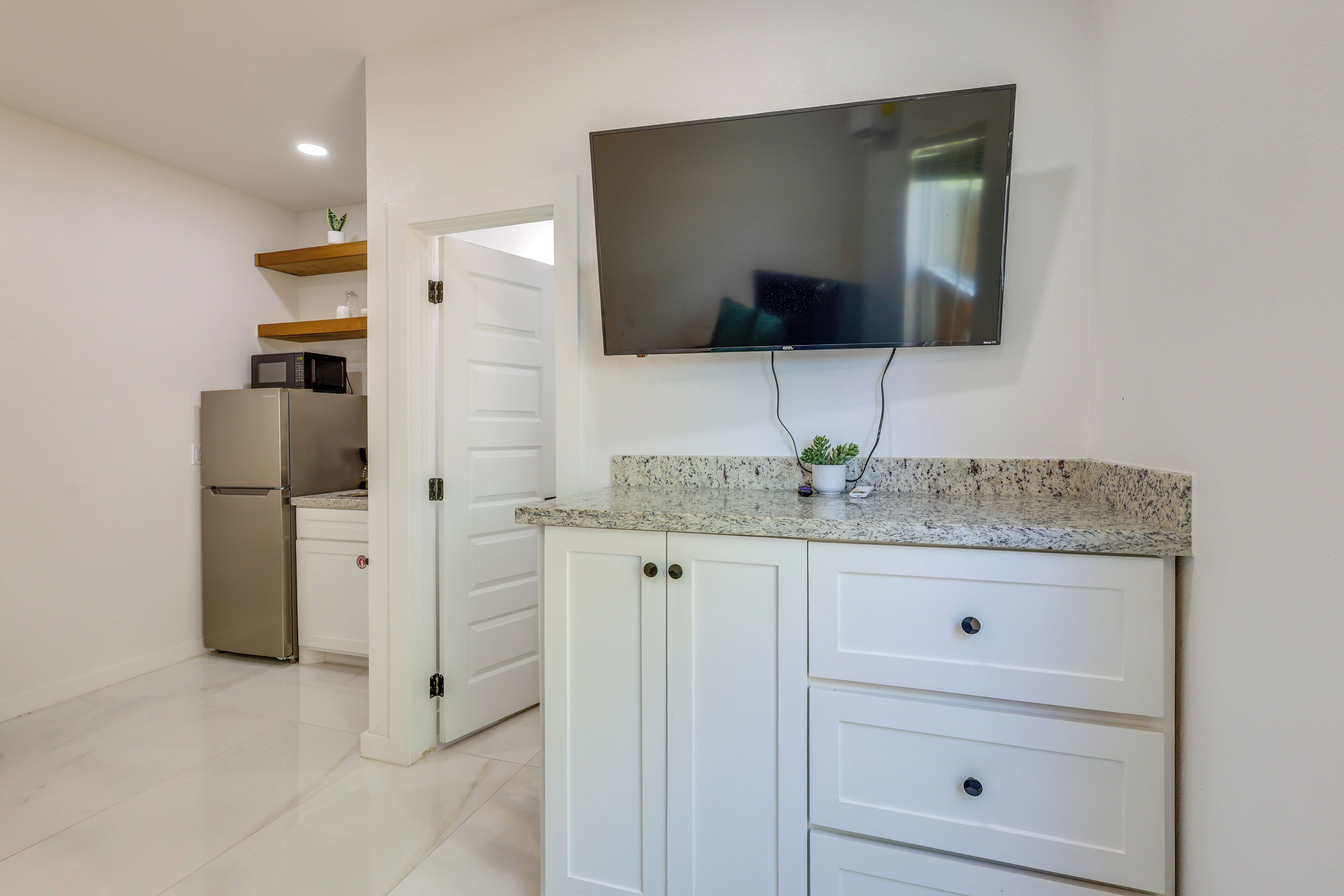 Apartment (0 Bedroom) | Interior