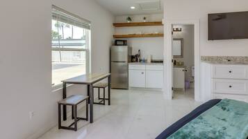 Apartment (0 Bedroom) | Interior