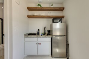 Apartment (0 Bedroom) | Interior - Pool & Beach Access: Modern SPI Studio Near Bars! (South Padre Island)