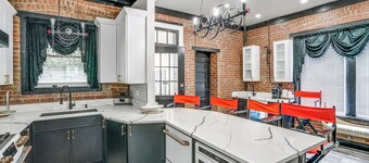 Walkable Schenectady Getaway: 2-unit Campus Hub