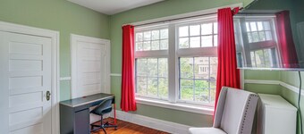 Walkable Schenectady Getaway: 2-unit Campus Hub