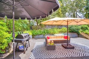 Interior - Walkable Schenectady Getaway: 2-unit Campus Hub (Schenectady)