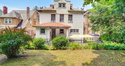 Walkable Schenectady Getaway: 2-unit Campus Hub