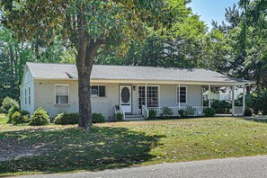 House (3 Bedrooms) | Interior - 2 Mi to Myrtle Beach Boardwalk: Home w/ Yard! (Myrtle Beach)