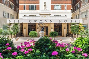 Exterior detail - Modern 1BR w/AC - Chelsea (Greater London)