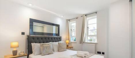 Desk, iron/ironing board, WiFi, bed sheets