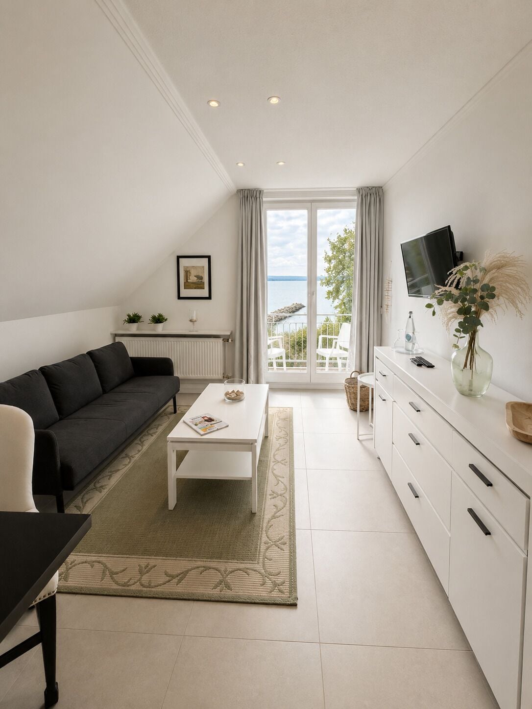 Exclusive-Apartment | Hochwertige Bettwaren, Schreibtisch, laptopgeeigneter Arbeitsplatz