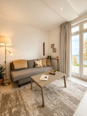 Luxury Condo | Premium bedding, desk, laptop workspace, free WiFi