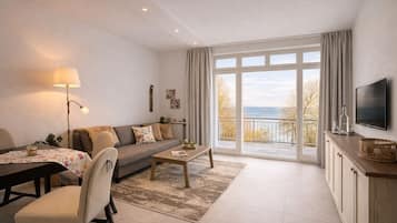 Luxury Condo | Premium bedding, desk, laptop workspace, free WiFi