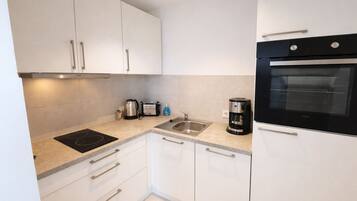 Luxury Condo, Garden View | Private kitchen