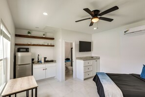 Apartment (0 Bedroom) | Interior - Walk to Beach & Bars! SPI Studio w/ Pool Access (South Padre Island)
