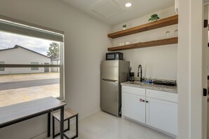 Apartment (0 Bedroom) | Interior - 3 Blocks to Gulf! Modern Beach Base in South Padre (South Padre Island)