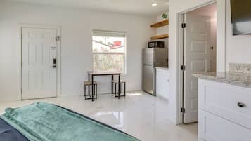 Apartment (0 Bedroom) | Interior