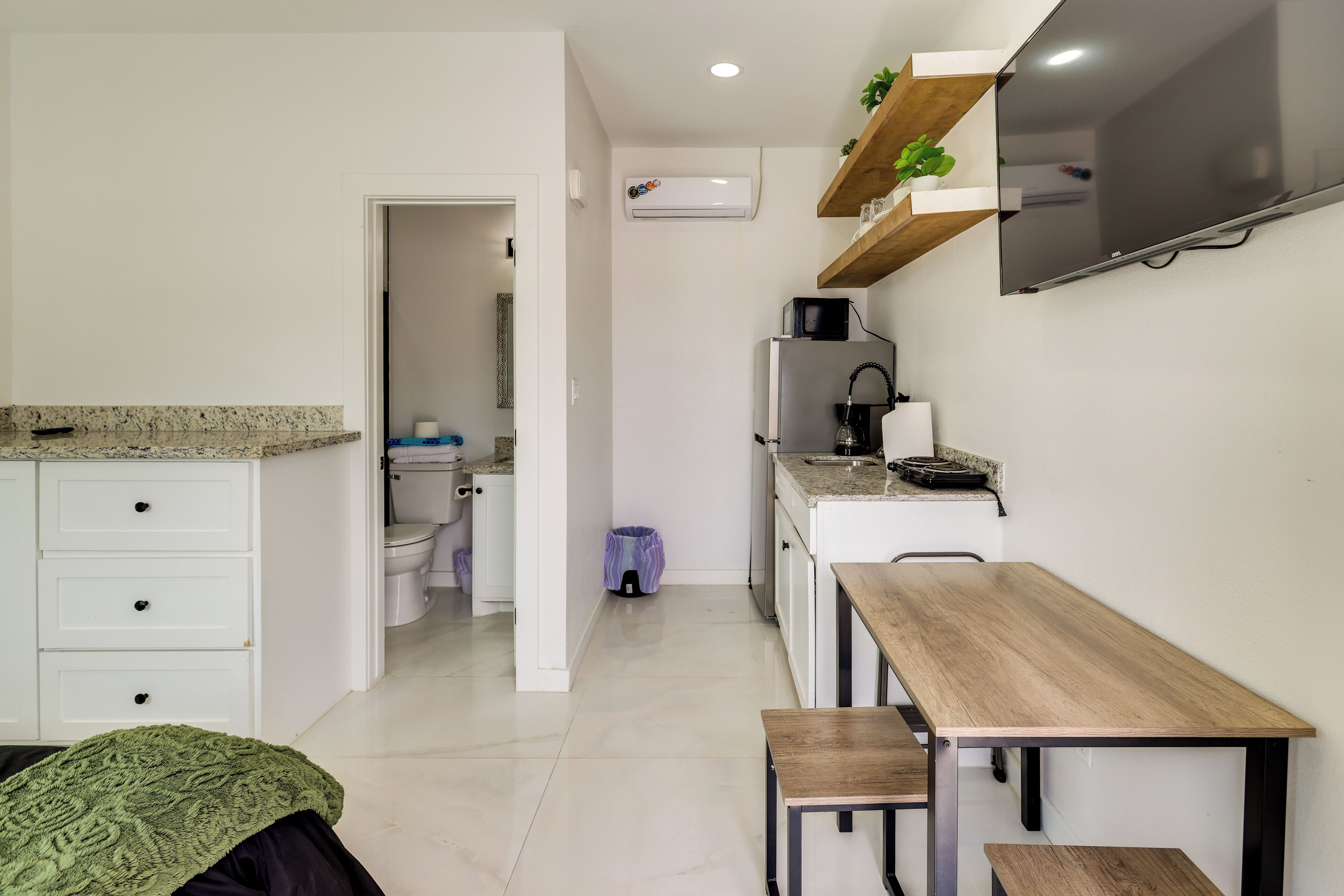 Apartment (0 Bedroom) | Interior