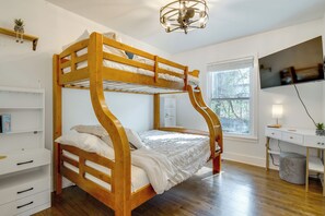 House (3 Bedrooms) | Interior - Walk to Osceola Lake! Family-friendly Home (Hendersonville)